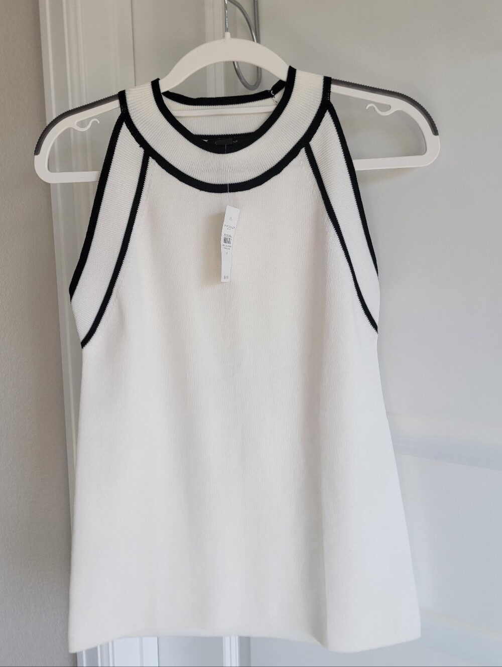 NWT Ann Taylor Factory Ivory & Black Contrast Trim Halter Knit Tank - Size M